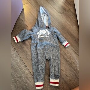 Roots - Baby's One-piece. Gray white and red. Size: 3-6